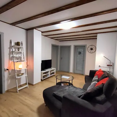 公寓 Heimelige 4 Zimmerwohnung Im Schoenen Val