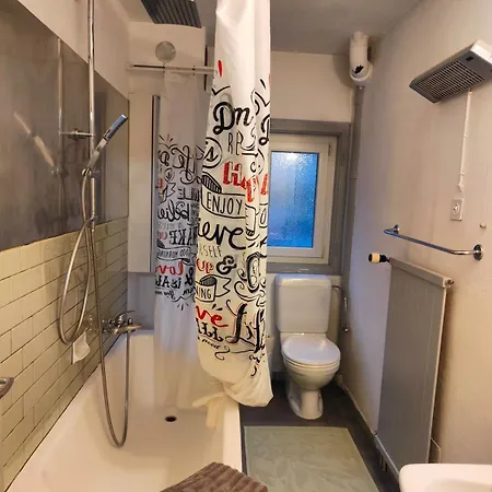 公寓 Heimelige 4 Zimmerwohnung Im Schoenen Val *