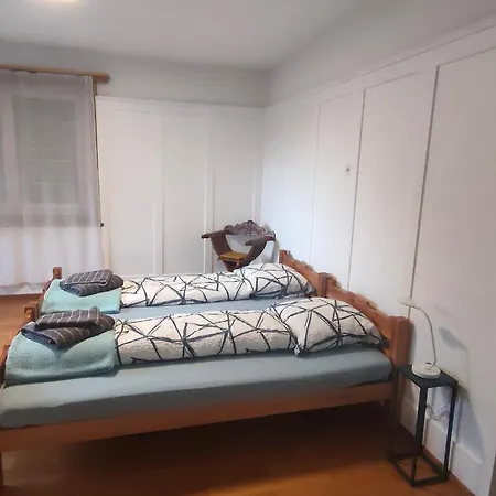 公寓 Heimelige 4 Zimmerwohnung Im Schoenen Val *