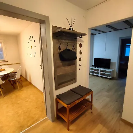 Heimelige 4 Zimmerwohnung Im Schoenen Val *