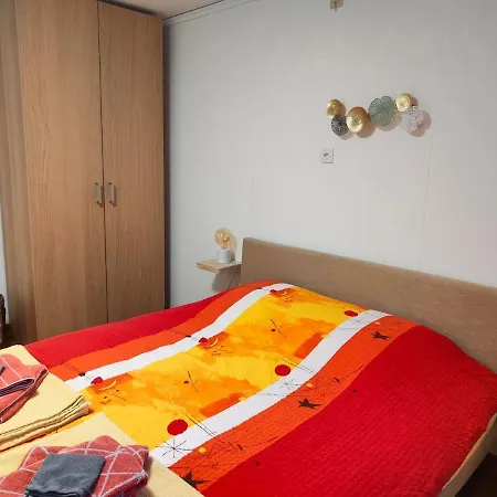 Heimelige 4 Zimmerwohnung Im Schoenen Val 公寓