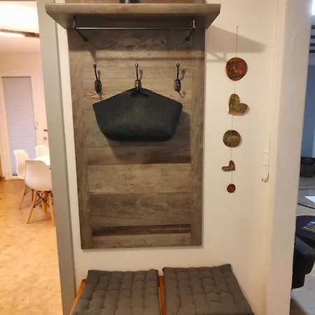 Heimelige 4 Zimmerwohnung Im Schoenen Val Apartament