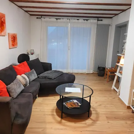 Heimelige 4 Zimmerwohnung Im Schoenen Val Apartament