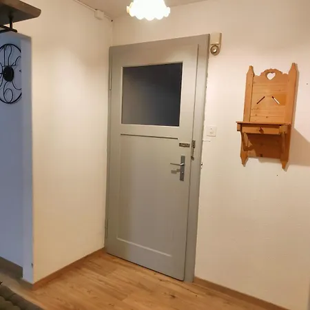 Heimelige 4 Zimmerwohnung Im Schoenen Val Apartament