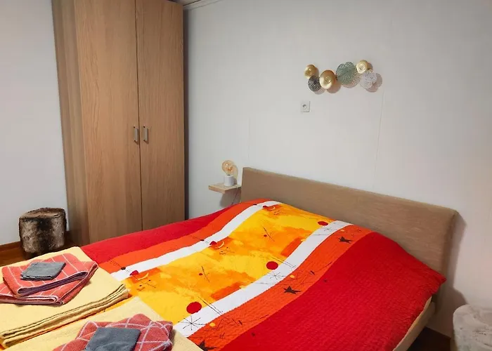 Heimelige 4 Zimmerwohnung Im Schoenen Val 公寓