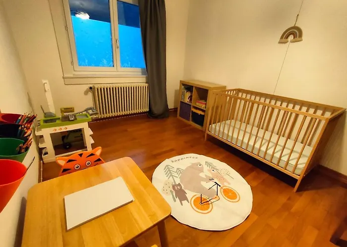 公寓 Heimelige 4 Zimmerwohnung Im Schoenen Val *