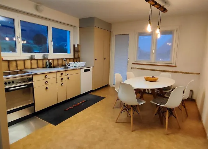 公寓 Heimelige 4 Zimmerwohnung Im Schoenen Val