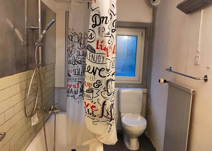 公寓 Heimelige 4 Zimmerwohnung Im Schoenen Val *