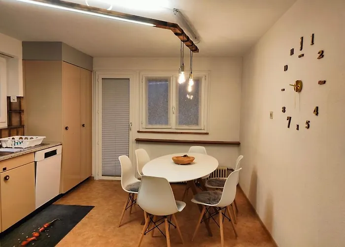 公寓 Heimelige 4 Zimmerwohnung Im Schoenen Val *