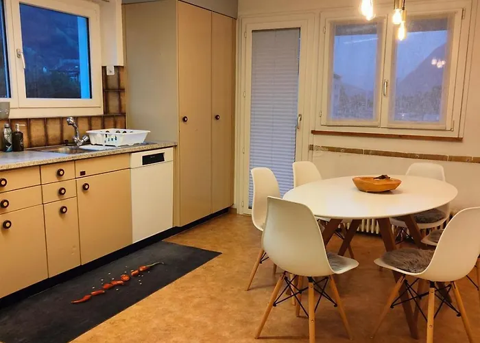 公寓 Heimelige 4 Zimmerwohnung Im Schoenen Val