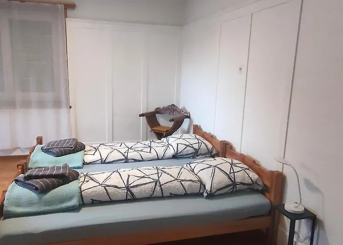 公寓 Heimelige 4 Zimmerwohnung Im Schoenen Val *